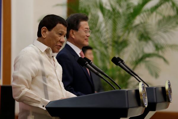 Ribuan Warga Filipina Berdemontrasi Memprotes Presiden Duterte