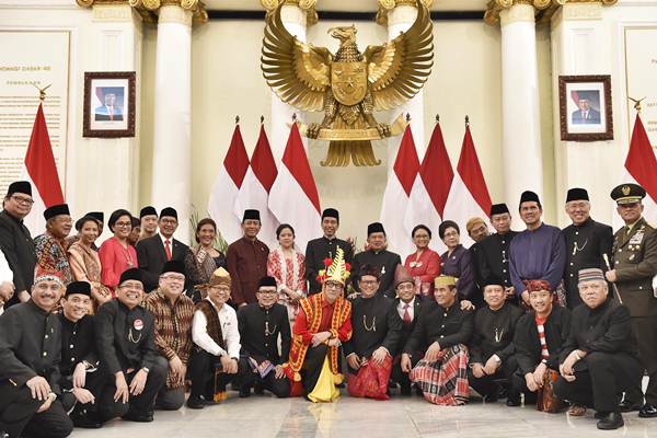 Menteri Dibayangi Korupsi, Jokowi Perlu Reshuffle Kabinet demi Efektivitas Kerja