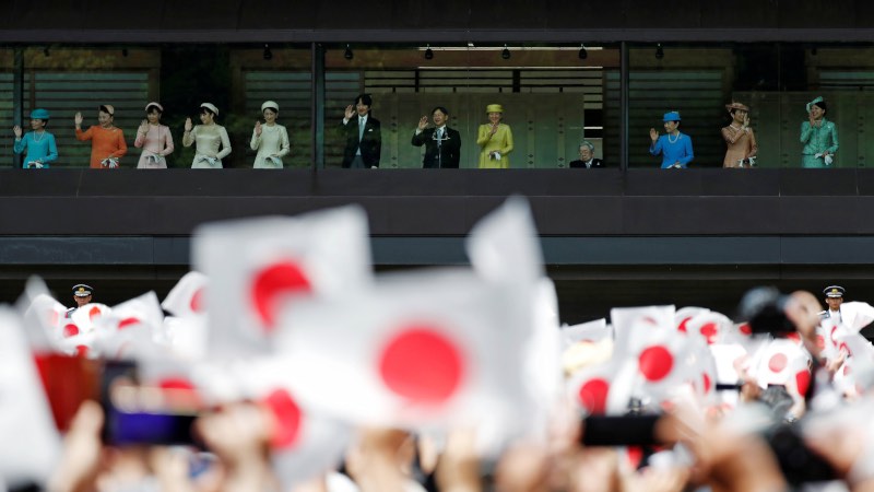 Kaisar Jepang dan Permaisuri Lontarkan Salam Perdana, Masyarakat Bersorak Sorai