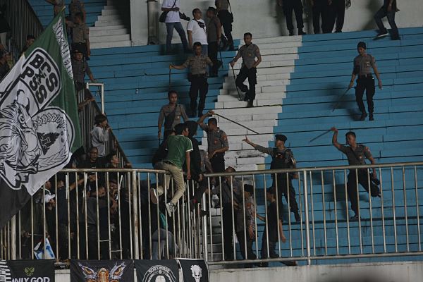 Kapolda DIY Sebut Kericuhan Suporter di Laga PSS Vs Arema FC Pecah karena Provokasi