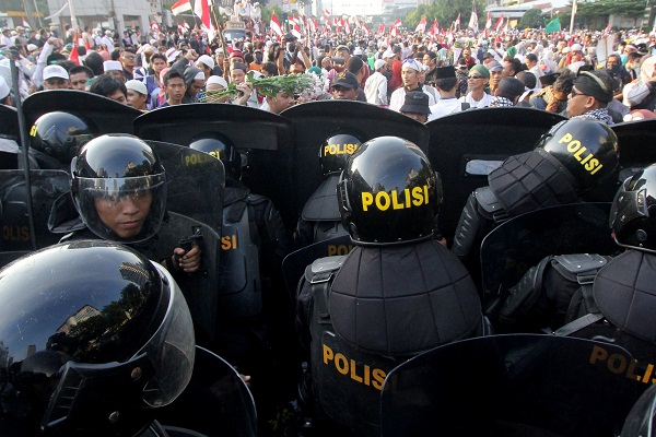 Polisi Amankan Rombongan Aksi 22 Mei di Cirebon 
