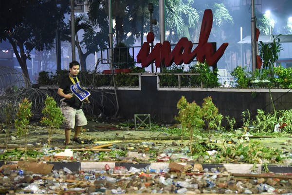 Pasca Kerusuhan, Pusat Perbelanjaan Pertama Yang Diresmikan Presiden Soekarno Rusak