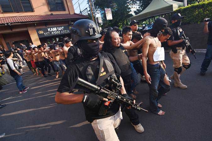Ambulans Milik Gerakan Reformis Islam Berisi Busur & Bambu Runcing