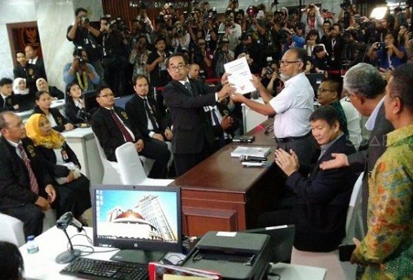 Tim Prabowo Ajukan Gugatan ke MK Jelang Tengah Malam, Mengeluh karena Banyak Jalan Ditutup