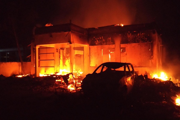 Polisi Ungkap Dalang Pembakaran Mapolsek Tambelangan Madura