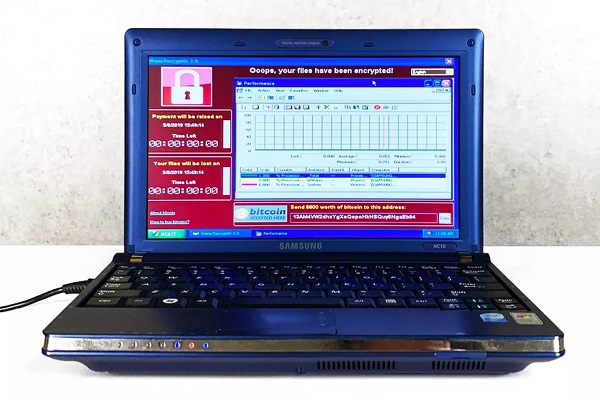 Laptop dengan Virus Paling Mematikan Dijual Rp17 Miliar
