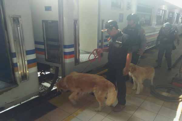Mudik Lebaran, Lanud Iswahjudi Kerahkan 2 Anjing Jaga Stasiun Madiun