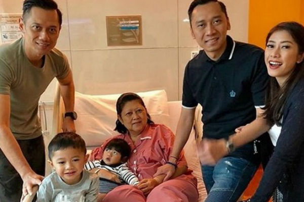 Kondisi Ani Yudhoyono Drop, Semua Anak, Mantu, dan Cucu Kumpul di Singapura