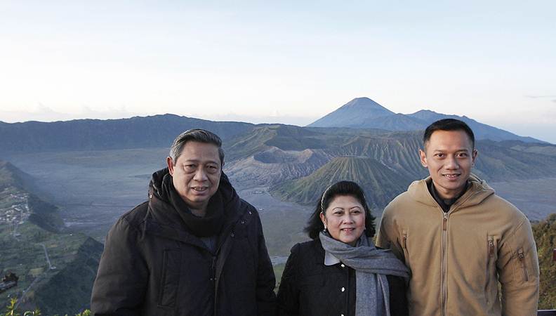 Jenazah Ani Yudhoyono Dibawa ke Jakarta Besok, Hari Ini Disemayamkan di KBRI Singapura