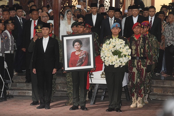 Pemakaman Ani Yudhoyono Berlangsung Khidmat