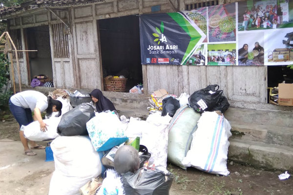 Asyik, Kampung Josari Kini Resmi Punya Bank Sampah