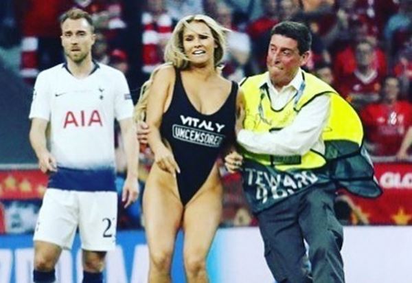 Menyusup di Final Liga Champions, Kinsey Walanski Langsung Punya Pengikut Jutaan di Instagram