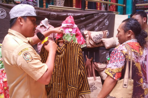 Penjualan Batik dan Suvenir Masih Sepi, Apa Penyebabnya?