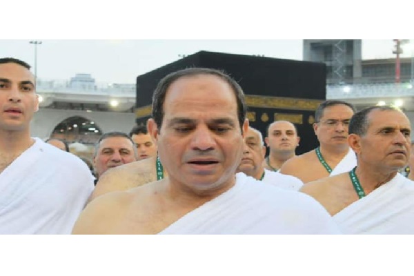 Berdoa Membelakangi Kakbah, Presiden Mesir Jadi Bahan Ejekan
