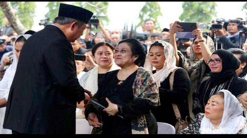 Megawati Datang di Pemakaman Ani Yudhoyono, PDIP: Bu Mega Humanis