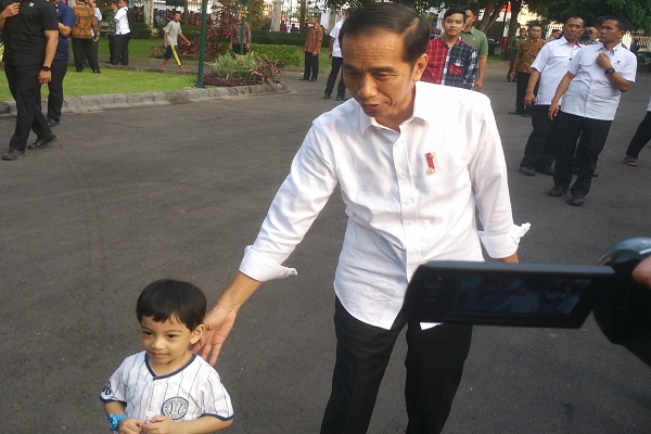 Ke Jogja, Jokowi Ditemani Jan Ethes