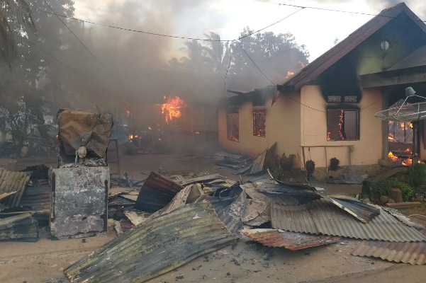 Gubernur Janji Bangunkan Rumah Warga yang Dibakar Akibat Kerusuhan Buton