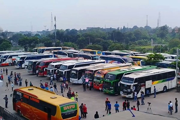 Pemudik Kembali ke Jakarta, Penumpang di Terminal Pulo Gebang Naik 400%