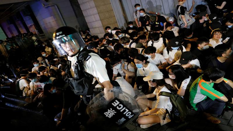 Demo Sejuta Orang di Hong Kong Ricuh