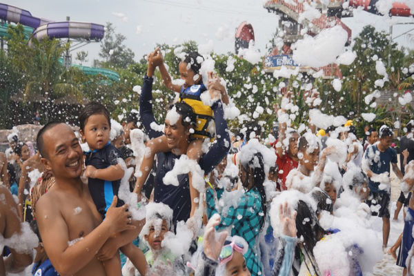 Libur Lebaran Jogja Bay Bertabur Hiburan Salju Dan Parade