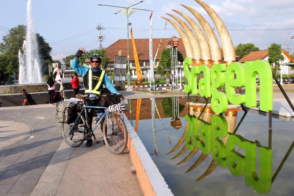 Tak Mudik Bersama Istri dengan Mobil, Pria Ini Pilih Pulang Kampung ke Jogja dan Bali Pakai Sepeda