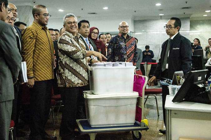 Isi Petitum KPU Minta MK Tolak Permohonan Prabowo-Sandi