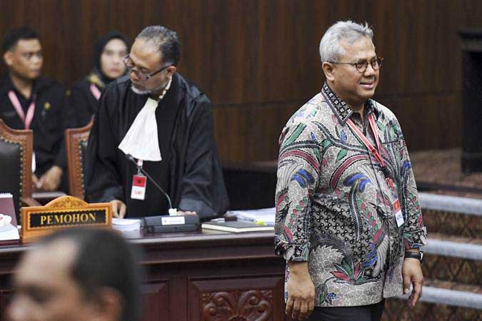 SIDANG MK: Kuasa Hukum Prabowo-Sandi Sebut Kenaikan Gaji PNS Bagian dari Money Politics