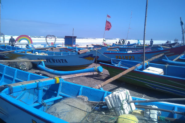 Ombak Tinggi, Sudah Sepekan Nelayan di Pantai Depok Tidak Melaut