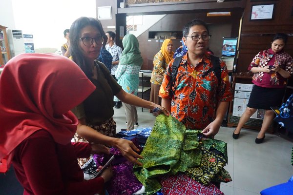 Pasar Batik Mben Jumat Jadi Wadah Edukasi