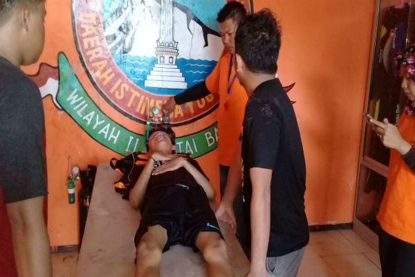 Kelelahan dan Sesak Napas, Wisatawan Pingsan di Pantai Baron