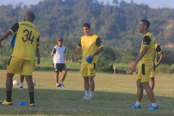 Lawan Bhayangkara FC, Pelatih PSS Beri Perhatian Khusus kepada Flavio Beck