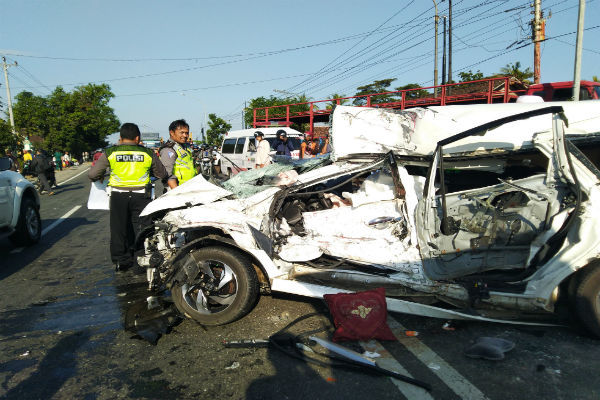 Truk Tronton Tabrak Mobil di Jalan Jogja-Wates, Tiga Orang Tewas