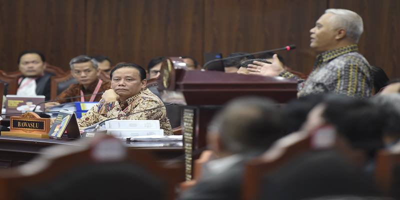 Kuasa Hukum Jokowi-Ma'ruf Sebut Ada 3 Hal Penting dalam Sidang Sengketa Pilpres. Ini Dia Penjelasannya ...