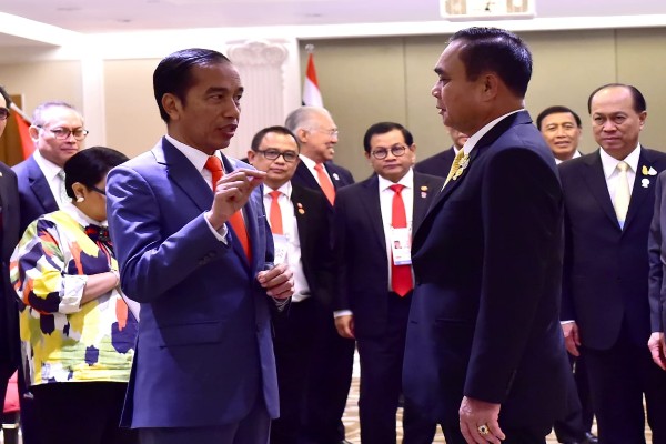 Tiba di Bangkok, Jokowi Gelar Pertemuan dengan PM Thailand