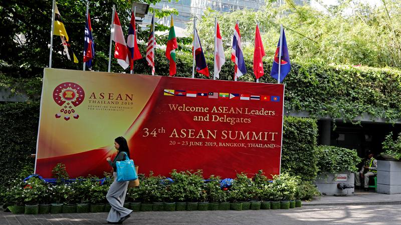 Bersama PM Singapura, Jokowi Bahas Leaders Retreat di KTT Asean