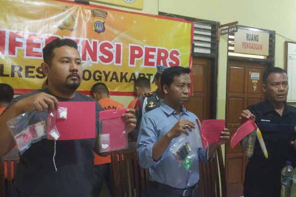  Diintai Tiga Jam, Rumah Penjual Pil Yarindo di Mergangsan Digerebek, Seorang Warga Ditangkap