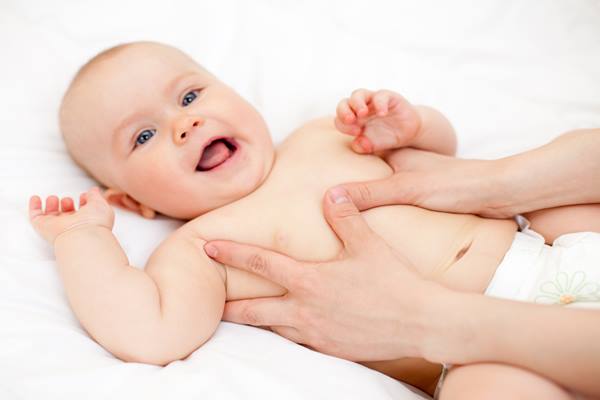 Pijat Bayi Bisa Menguatkan Ikatan Emosional Anak dan Orangtua