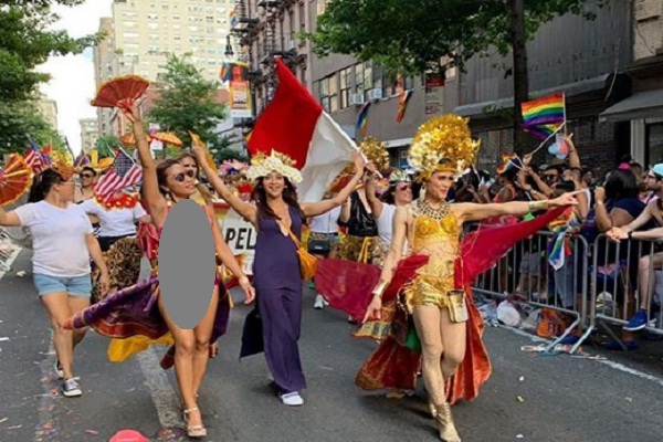 Dena Rachman Dikecam Gara-Gara Bawa Bendera Indonesia dalam Parade LGBT di New York