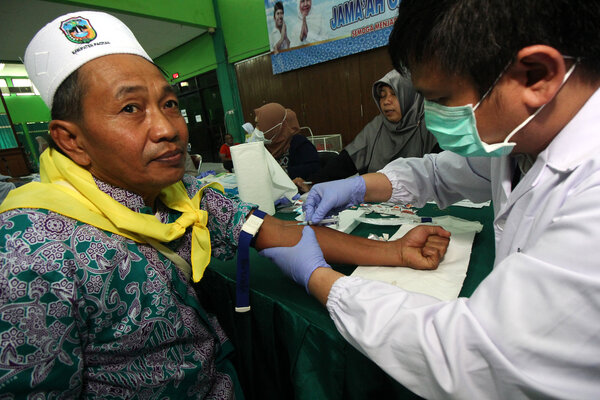 23 Koper Rokok dan Obat Tradisional Calon Haji Disita di Surabaya