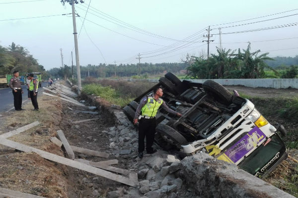 Tak Berselang Lama, Dua Kecelakaan Terjadi di Jalan Daendels Kulonprogo