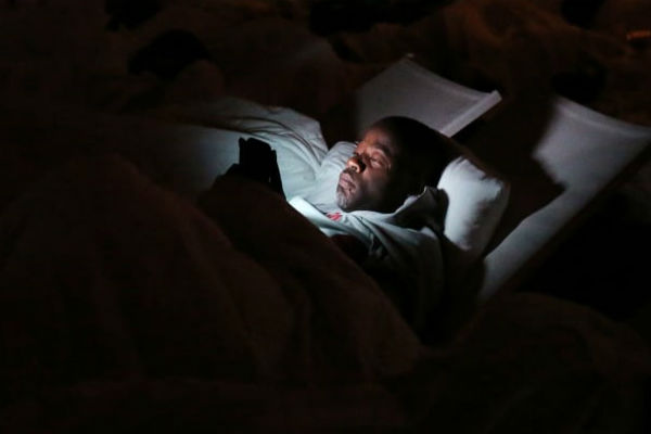 Pria yang Tidur Sebelum Pukul 22.30 Punya Kualitas Sperma Lebih Baik