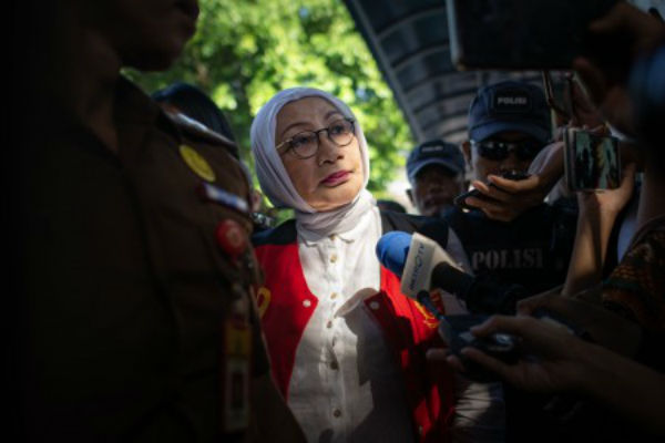 Bertasbih Saat Persidangan, Ratna Sarumpaet Ditegur Hakim