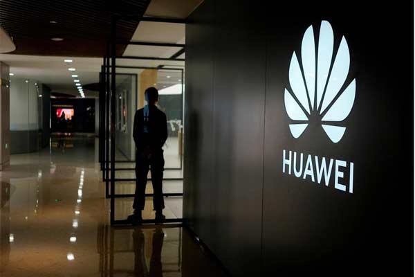 Huawei Rencanakan PHK Massal di AS