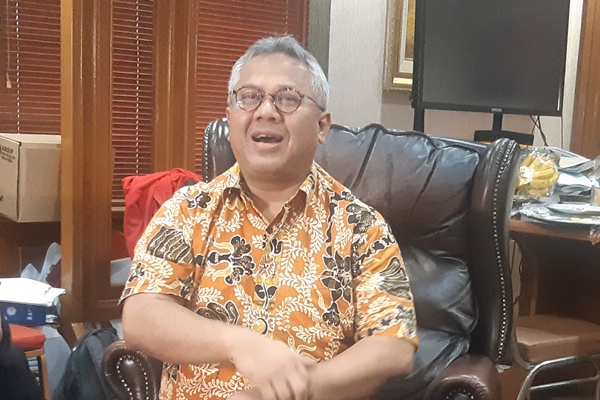 KPU RI Berhentikan Ilham Saputra dan Evi Novida dari Ketua Divisi
