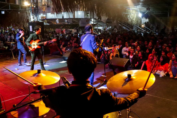 Selaraskan dengan Pasar Kangen, Musik Malam TBY Gelar Konser Musik Jadul