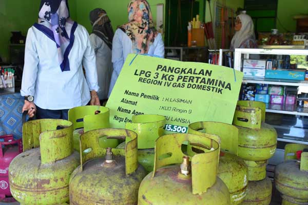Warung Makan di Jalan Kaliurang Disidak, Pengguna Gas Melon Disuruh Tukar Gas 5,5 Kg