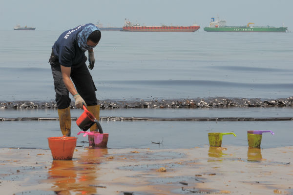 Walhi: Tumpahan Minyak Pertamia Cemari 45,37 Km Perairan Karawang