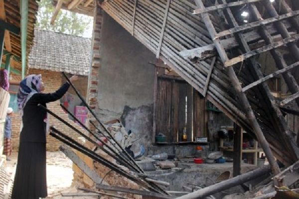 Mensos Janji Bantu Korban Gempa di Banten