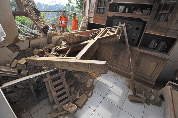 Banyak Bangunan Rusak, Ini Foto-foto Dampak Gempa Banten 