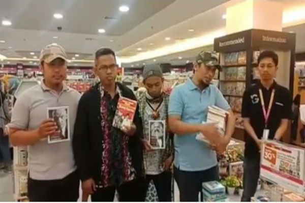 PERSEKUSI: Ormas Brigade Muslim Malah Razia Buku Romo Magnis yang Mengkritik Karl Marx